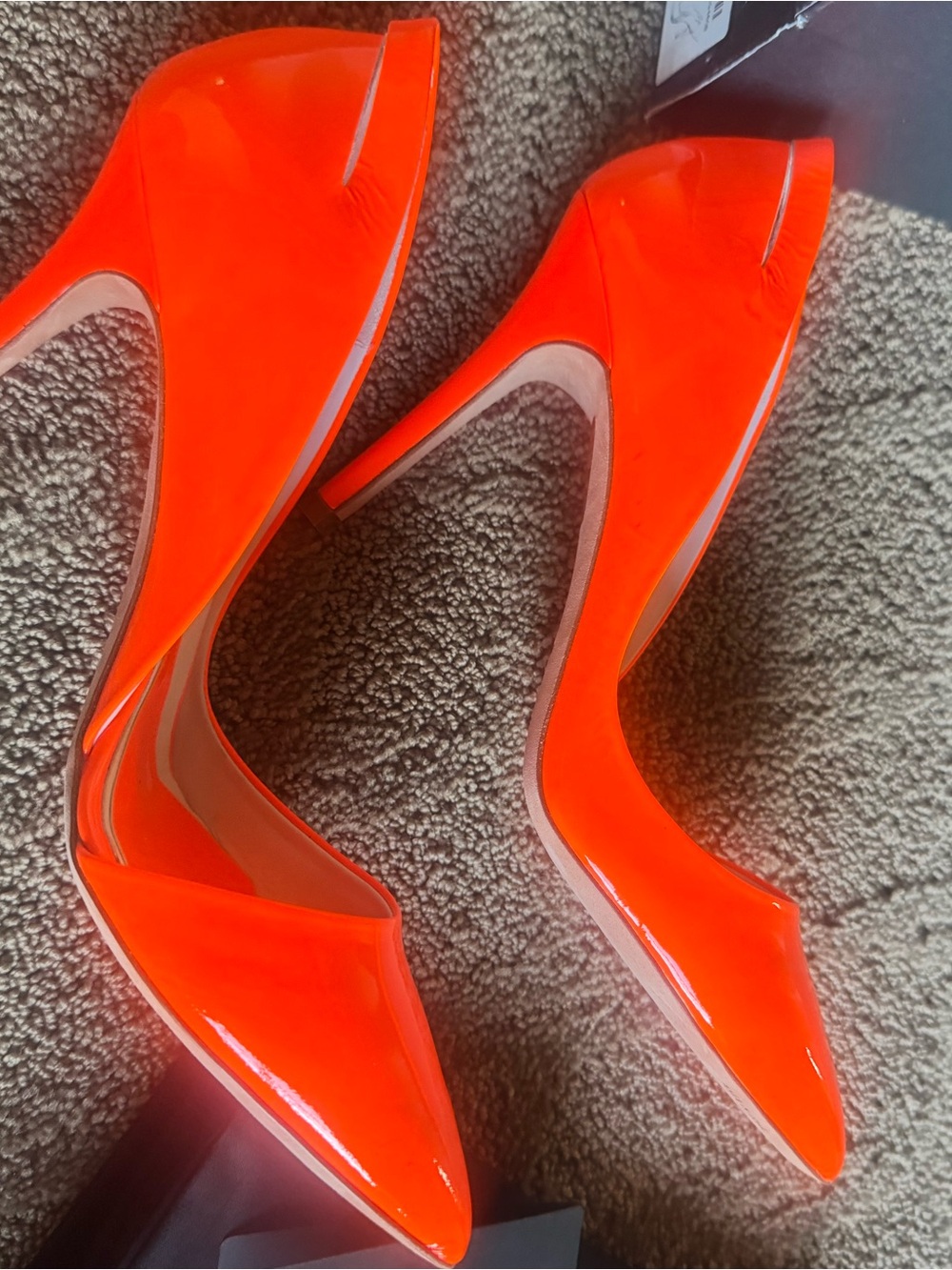 Alexander McQueen Women's Slask Pointed Patent Pumps Neon Orange - Picture 6 of 9